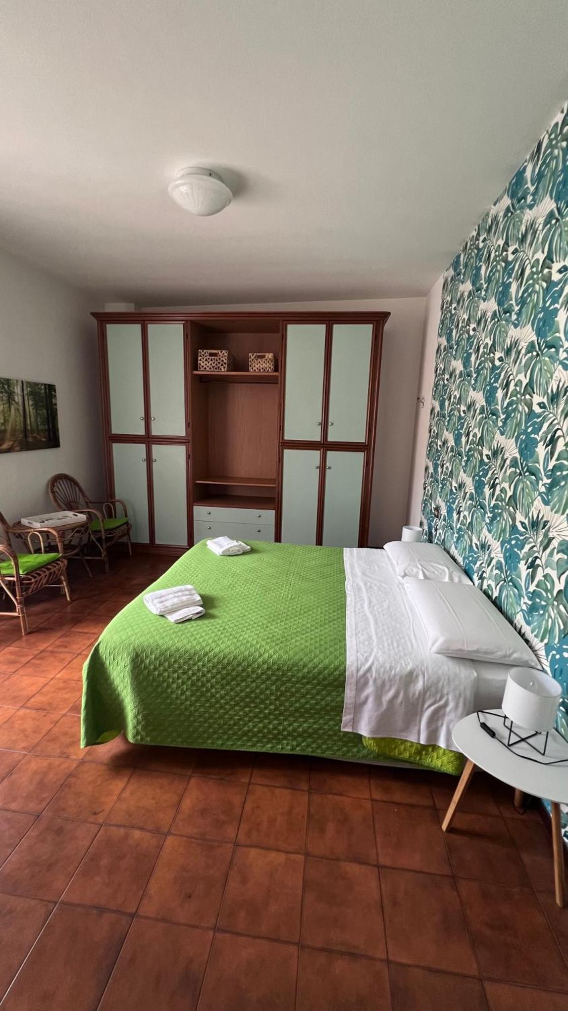 Casa Caterina 2 Storey House, With A Mountain View Тосколано Мадерно Екстериор снимка